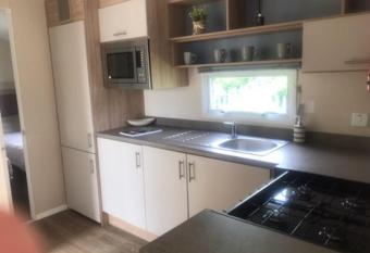 4 BEDROOMS CARAVAN at Waterside Leisure Holiday Park allows 18 year olds to book a room