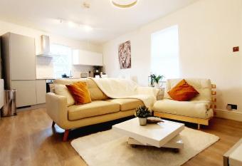 Watford Luxury Apartment allows 18 year olds to book a room