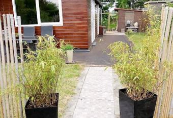 Tiny house Schoorl Bergen NH allows 18 year olds to book a room