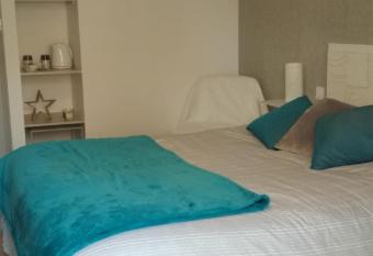 Chambre d h  te  allows 18 year olds to book a room