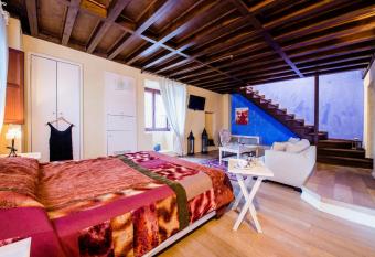 Avalon Boutique Suites Hotel allows 18 year olds to book a room