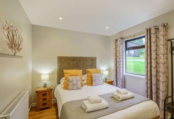 Birch Lodge 16 has Balcony rooms