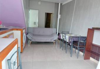 Joli appartement au c  ur de FDF allows 18 year olds to book a room