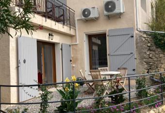 T2    Ansouis has Balcony rooms