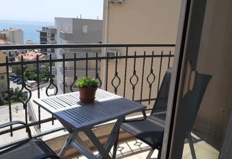 Comfort Zone - one bedroom condo with the sea view has Balcony rooms