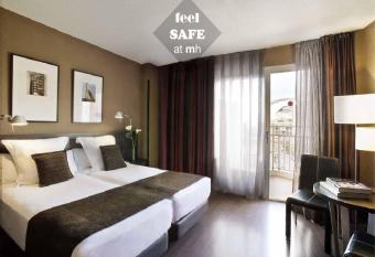 Hotel Medium Valencia allows 18 year olds to book a room