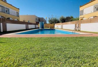 Lola has Balcony rooms