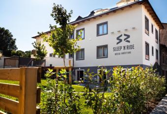 SLEEP  N  RIDE Massa Marittima has Balcony rooms