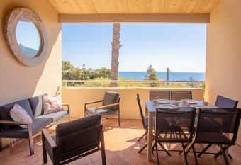 Appt Ramatuelle - plage Pampelonne has Balcony rooms