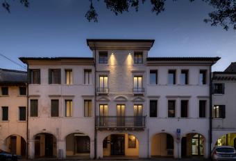 Al Pio Luxury Nest allows 18 year olds to book a room