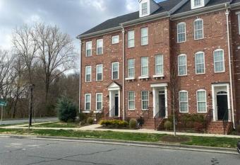 Spacious 3 Level Townhome has Balcony rooms