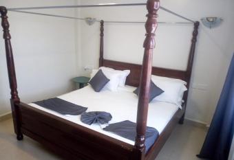 Remy s Apartments allows 18 year olds to book a room