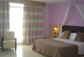 Hotel Flamingo allows 18 year olds to book a room