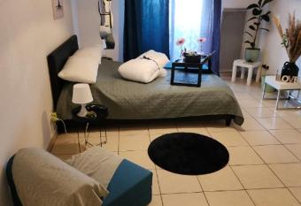 Le domaine de manon Appartement 202 has Balcony rooms