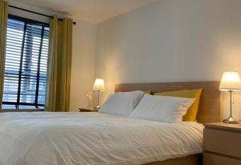 Large Comfortable Bed with Own Bathroom Free Parking and Wifi in West Thurrock Grays allows 18 year olds to book a room