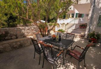 Plaza has Balcony rooms