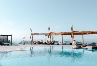 Orizontes Hotel Santorini allows 18 year olds to book a room