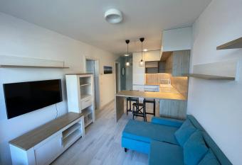 Modern and quiet apartment with air conditioning and free parking has Balcony rooms