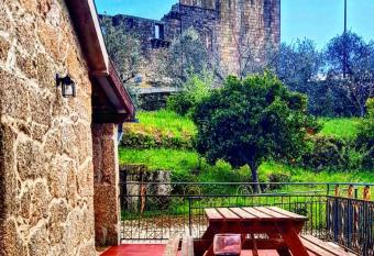 Casa do Castelo has Balcony rooms