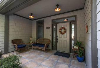 Majestic views of Mountains and Water- The Perch has Balcony rooms