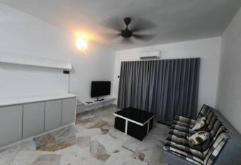 XHQ Home stay - Bayview b-9-2 allows 18 year olds to book a room