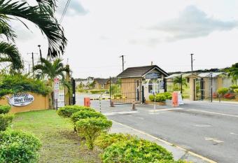 The Rest Stop-B- 15 min from Airport/24hrs Security allows 18 year olds to book a room