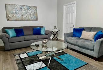 Space X ,lax & Beaches Beautiful Guest House has Balcony rooms