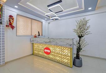 OYO Flagship 80849 Hotel Royal Queen allows 18 year olds to book a room