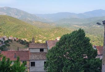 En haut du village de Moltifao, vue magnifique allows 18 year olds to book a room