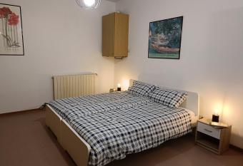 Affittacamere al viale allows 18 year olds to book a room