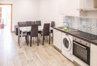 Appartamento La Piazzetta del Borgo allows 18 year olds to book a room