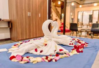 Abogo Villa City Da Nang Beach has rooms with a private hot tub