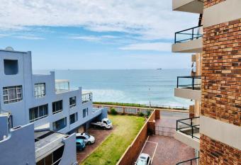 Umdloti Beach front accomodation has Balcony rooms