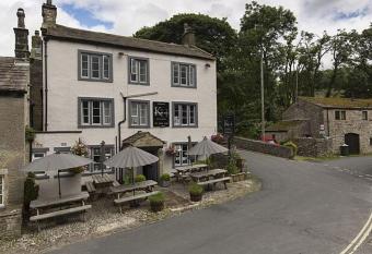 The Kings Head allows 18 year olds to book a room