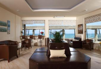 Kronos Hotel allows 18 year olds to book a room