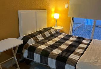 Alquiler x dia allows 18 year olds to book a room