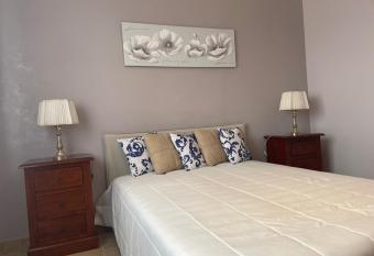 La casa di Flora aeroporto di Fiumicino has Balcony rooms