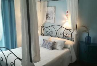 Macavi allows 18 year olds to book a room