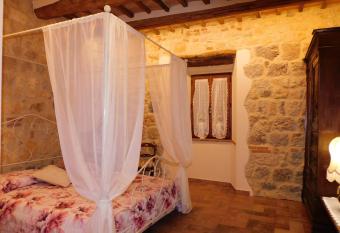 Sognare nel Castello allows 18 year olds to book a room