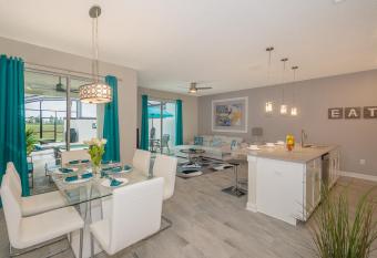 Beautiful townhouse 4 bed 3 bath has Balcony rooms