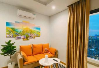 *TnL Homestay* 1PN ban c  ng view tho  ng allows 18 year olds to book a room