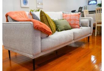 Baltimore Townhouse: A Home Away From Home has Balcony rooms