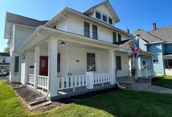 Red Door - The London Maisonette has Balcony rooms