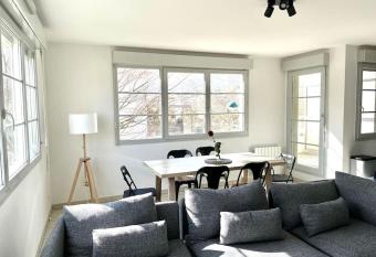 Mickey House    10 min Disneyland has Balcony rooms