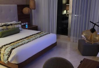 Grand Luxxe has Balcony rooms