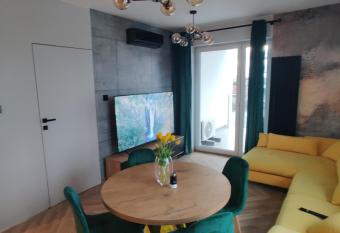 Apartament Per  a Kutna allows 18 year olds to book a room