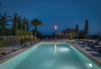 Piccola Villa Adriatic, with heated swimming pool, Opatija has Balcony rooms