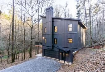 Modern Mountain Escape - 3 Bedrooms, Hot Tub has Balcony rooms