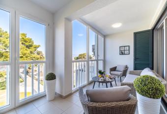 Apartment Mia has Balcony rooms