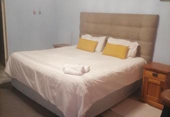 B&B KLEINBOS has rooms with a private hot tub